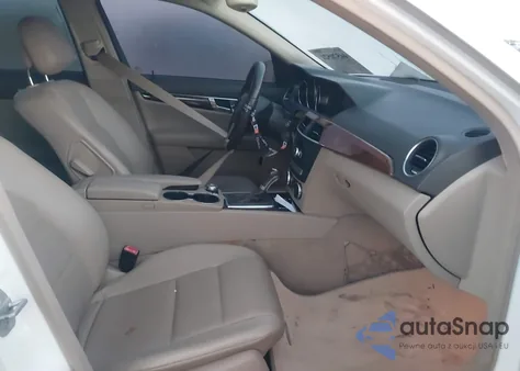 2013 Mercedes-Benz C 250 Sport from USA, damaged, VIN WDDGF4HBXDR278874